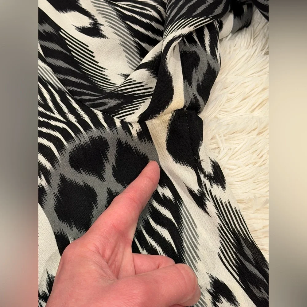 *AS‎ IS* Tory Burch Women’s 100% Silk Blouse Top 6 Black White Ikat Long Sleeve